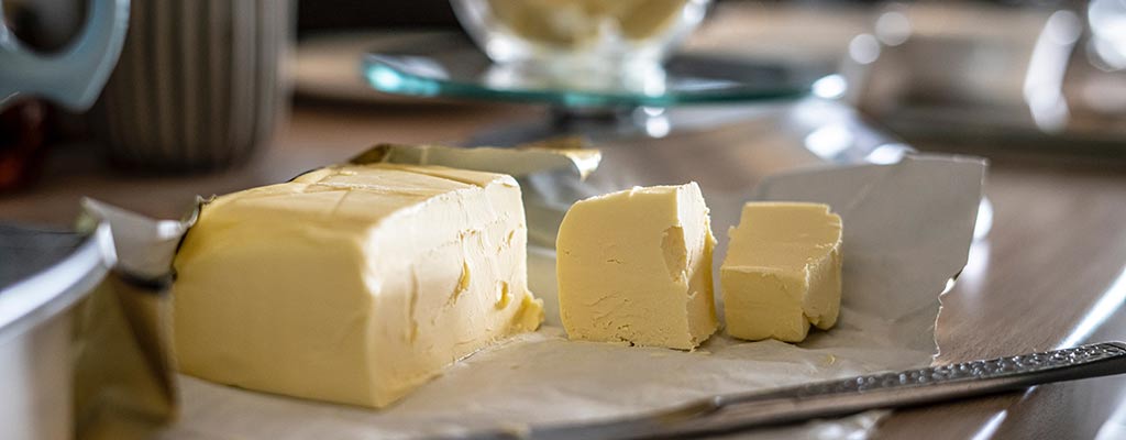 Brunet smør kan tilsettes det meste for å heve smaken. 