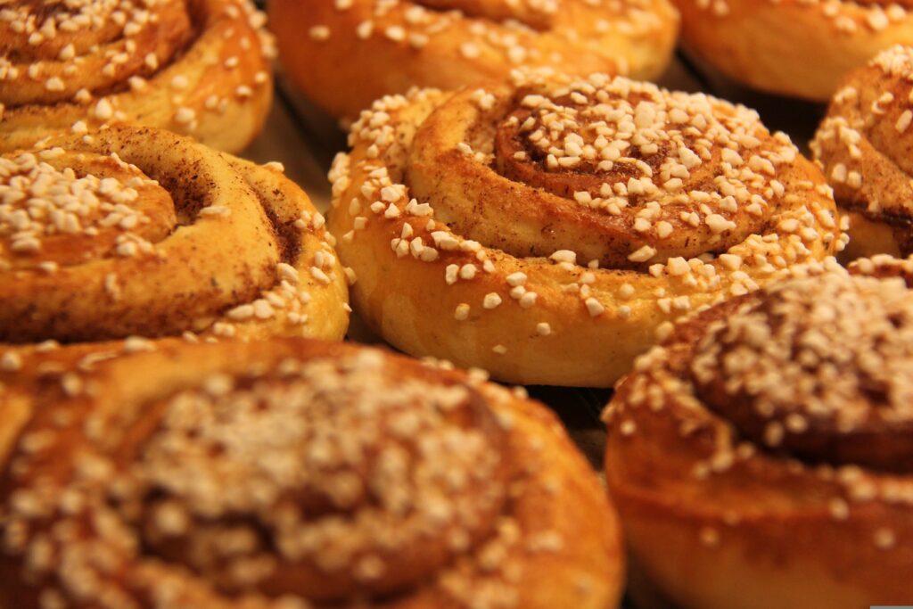 Baka kanelbullar med köksmaskin. Då blir bullarna saftigare och luftigare